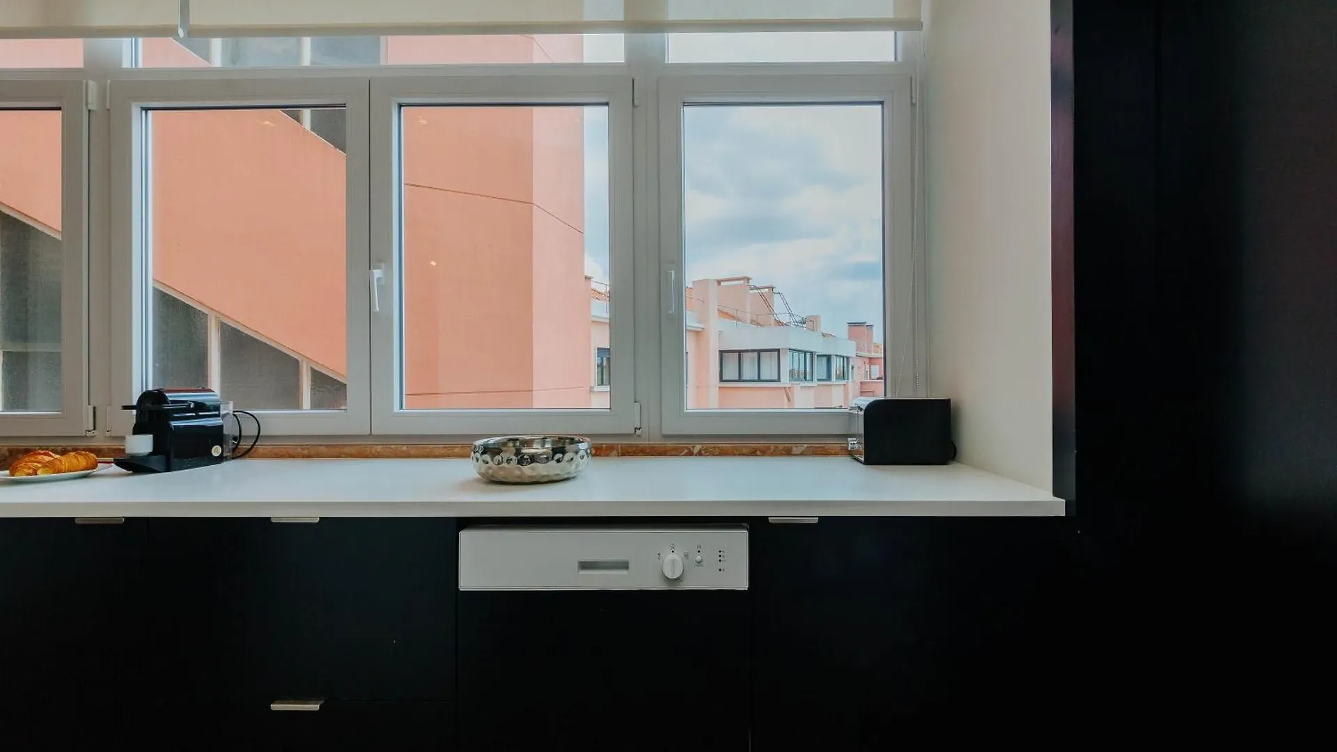 Rent4Rest Lisbon Family & Friends Apartment In Roma Avenue