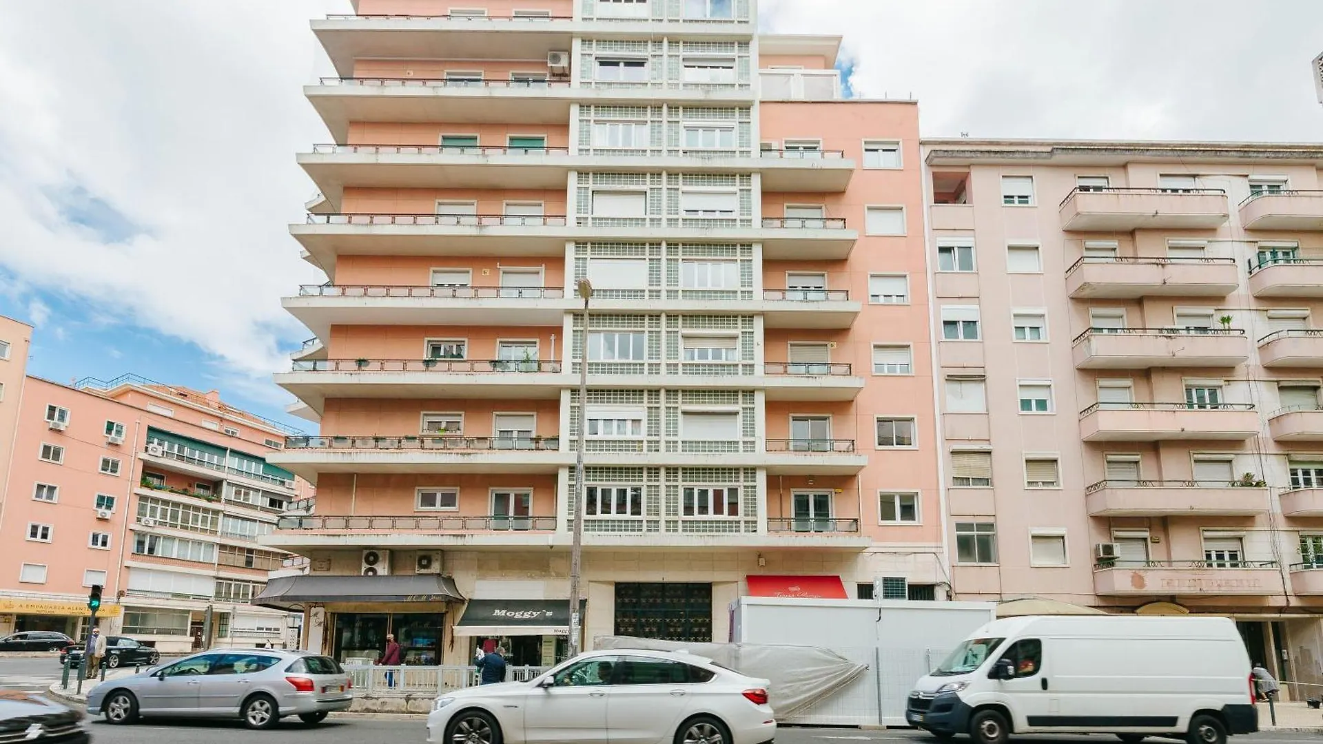 Rent4Rest Lisbon Family & Friends Apartment In Roma Avenue