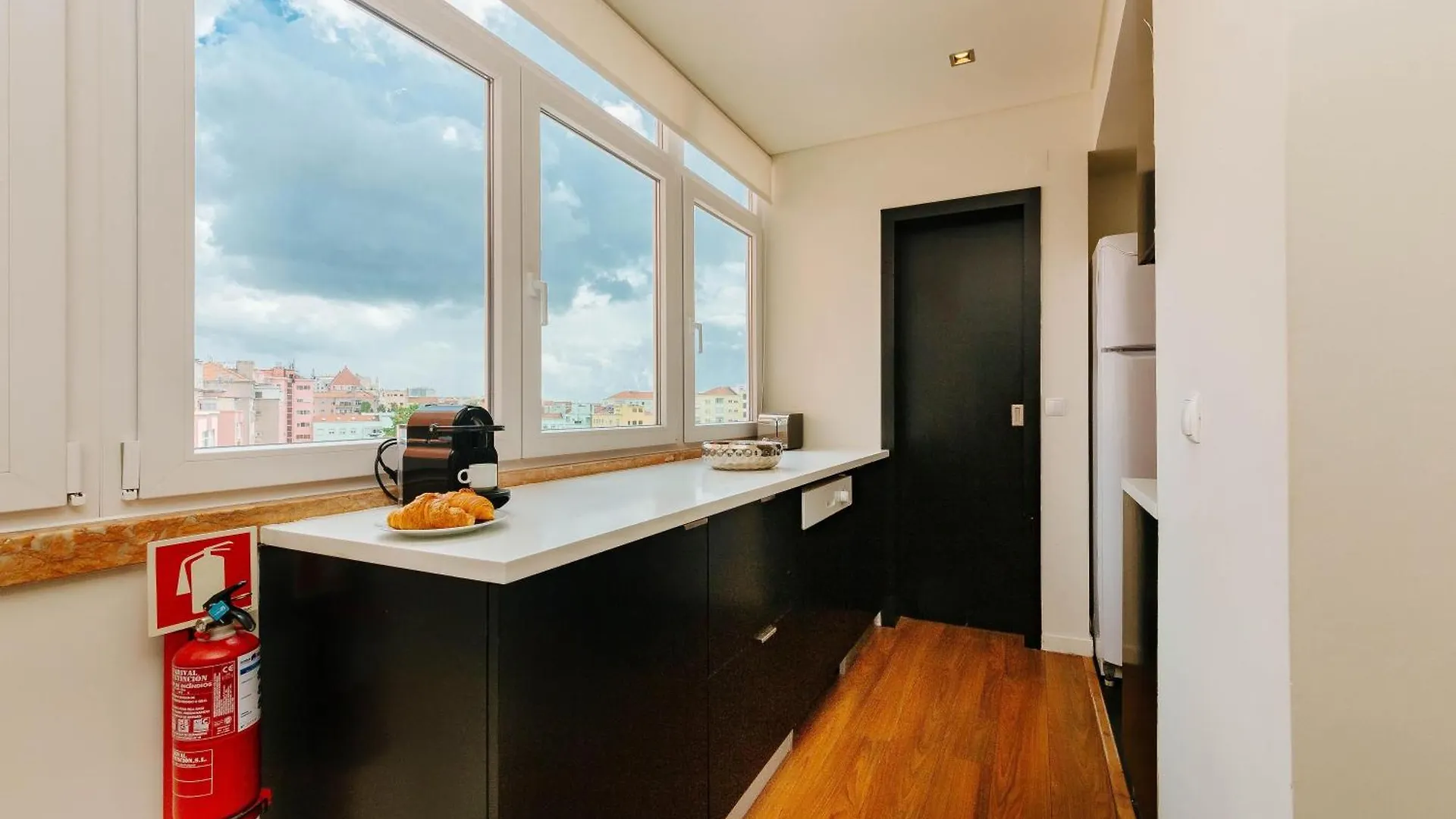 Rent4Rest Lisbon Family & Friends Apartment In Roma Avenue