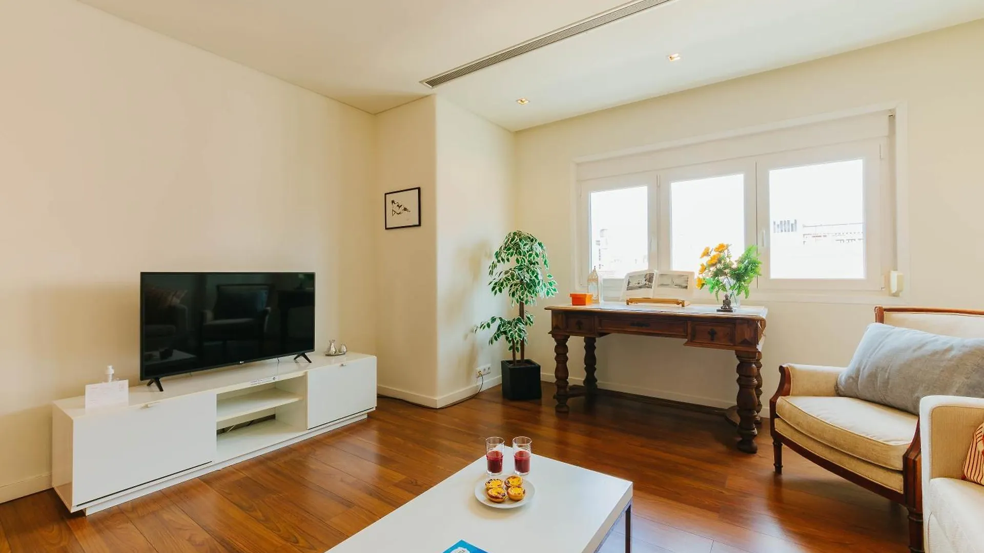 Rent4Rest Lisbon Family & Friends Apartment In Roma Avenue Portugal