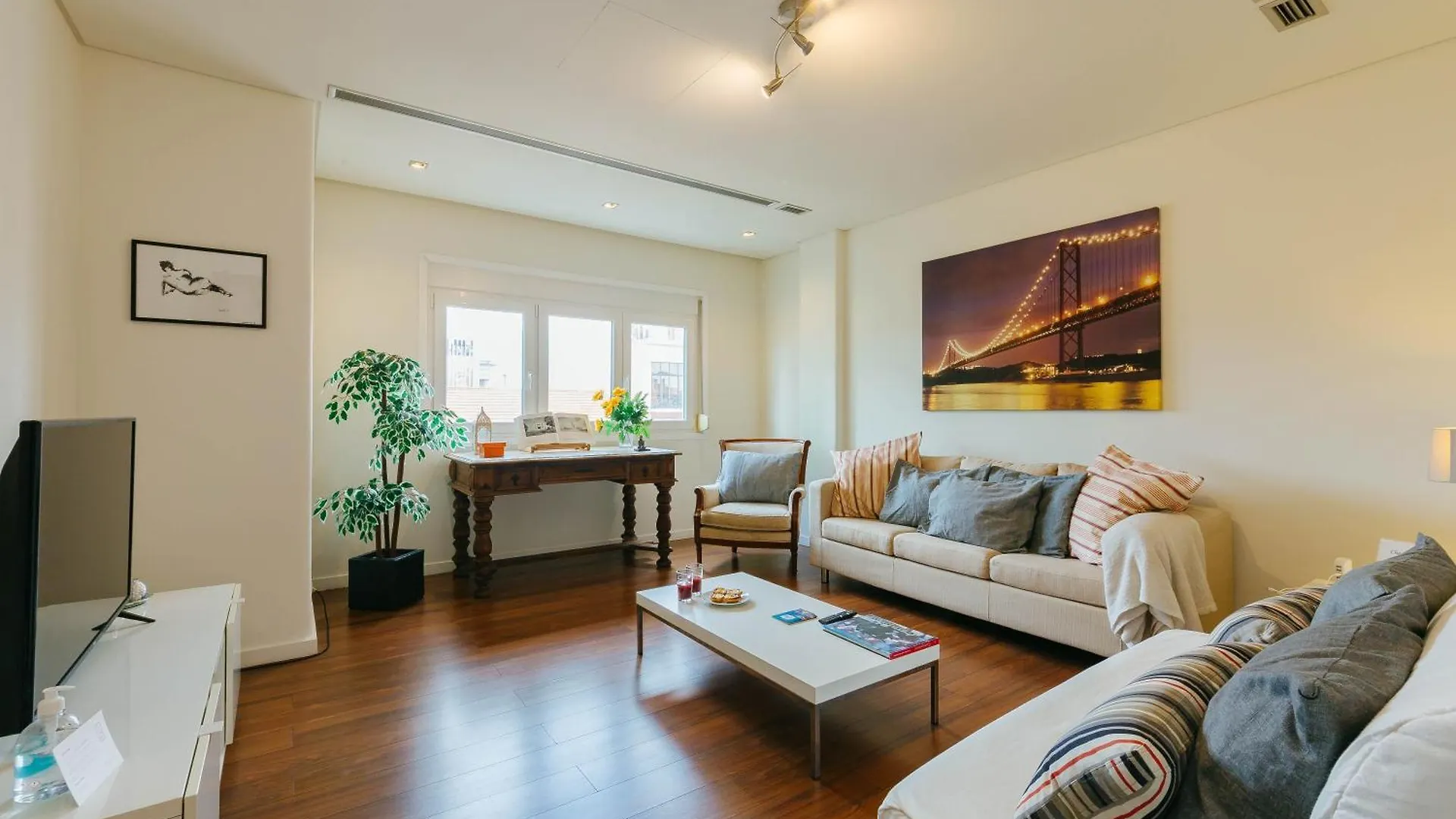 Rent4Rest Lisbon Family & Friends Apartment In Roma Avenue