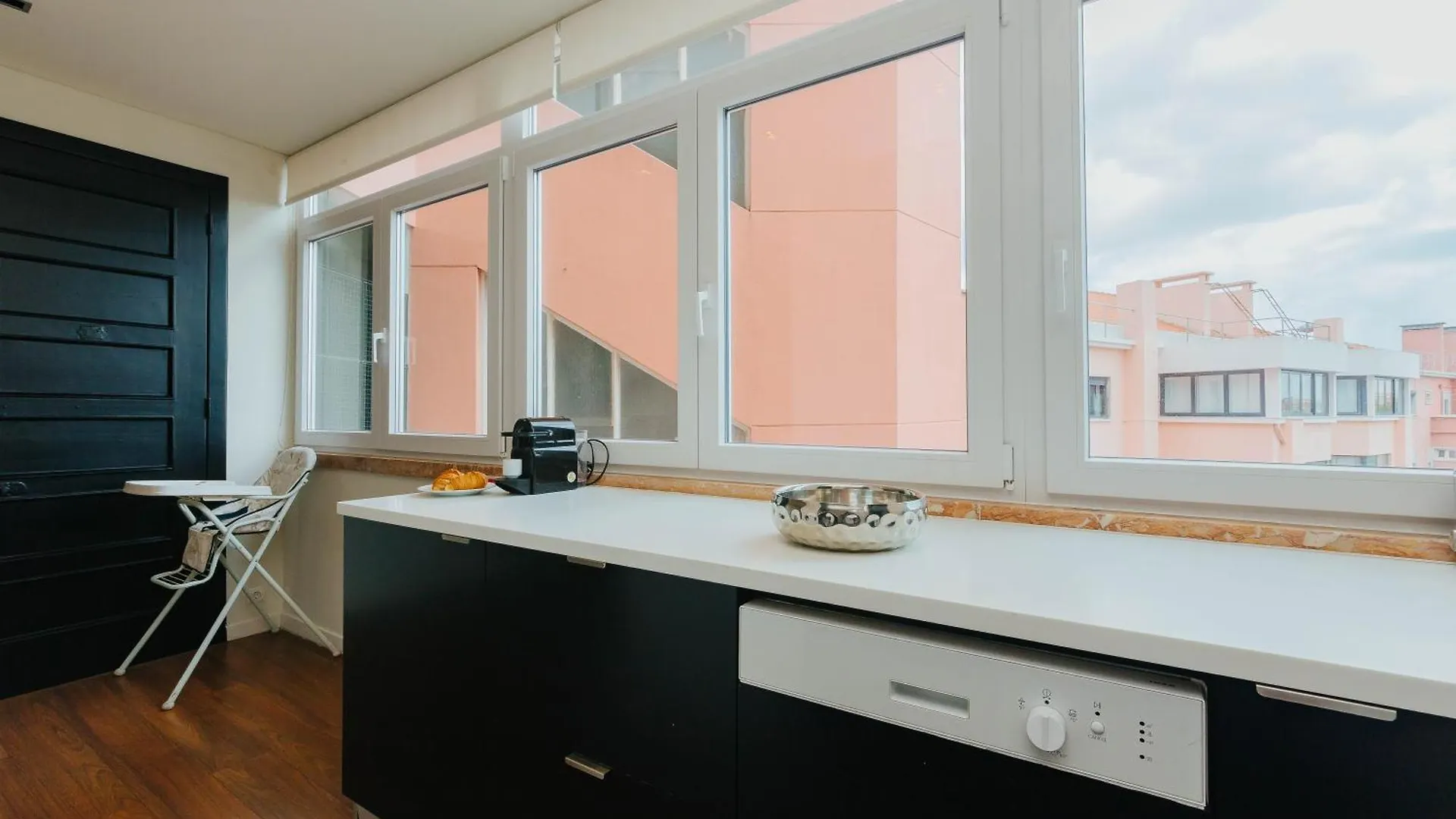 Rent4Rest Lisbon Family & Friends Apartment In Roma Avenue