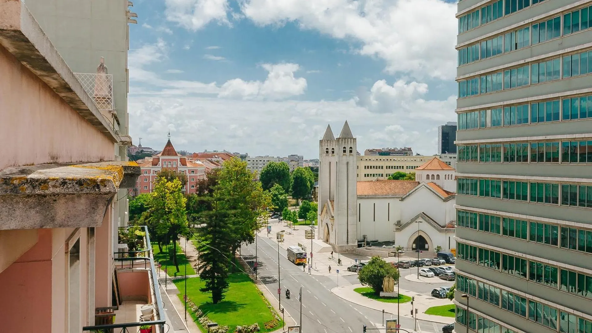 Rent4Rest Lisbon Family & Friends Apartment In Roma Avenue Portugal