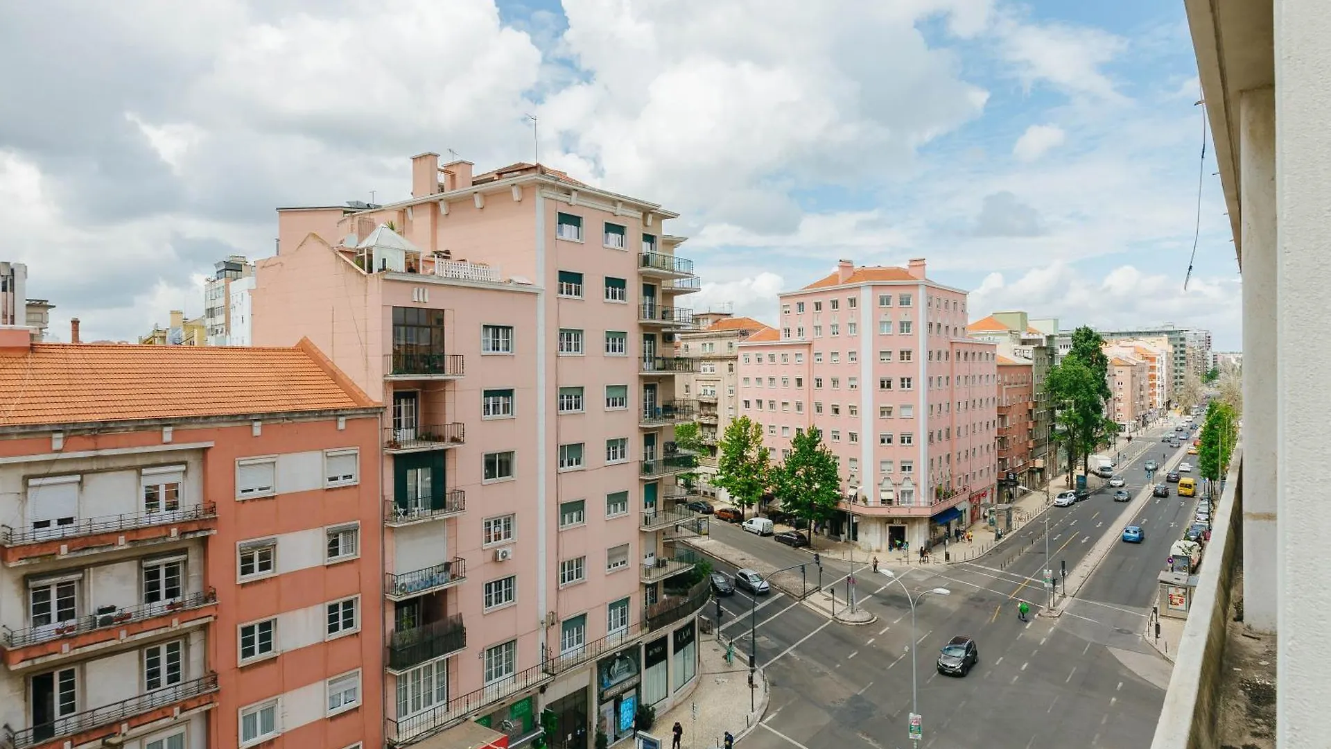 Rent4Rest Lisbon Family & Friends Apartment In Roma Avenue Portugal