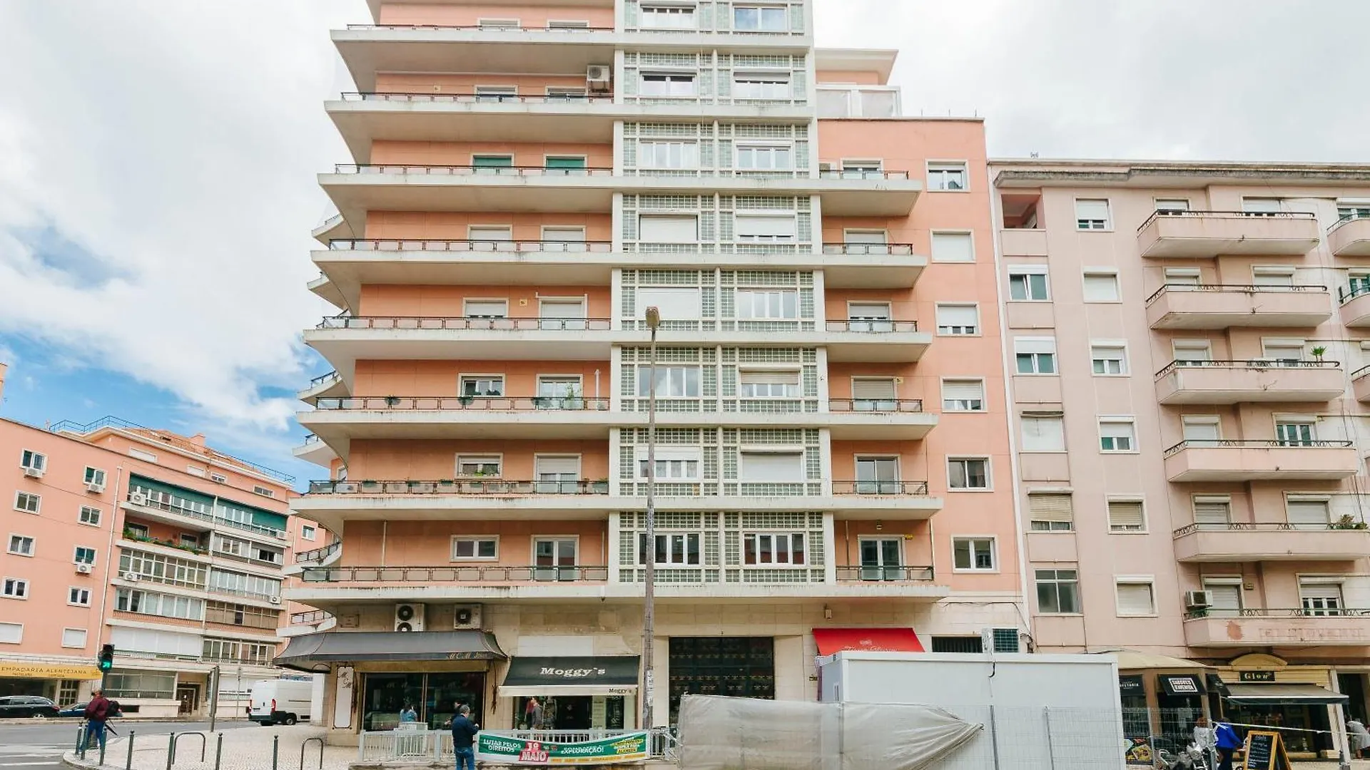 Rent4Rest Lisbon Family & Friends Apartment In Roma Avenue 0*,  Portugal