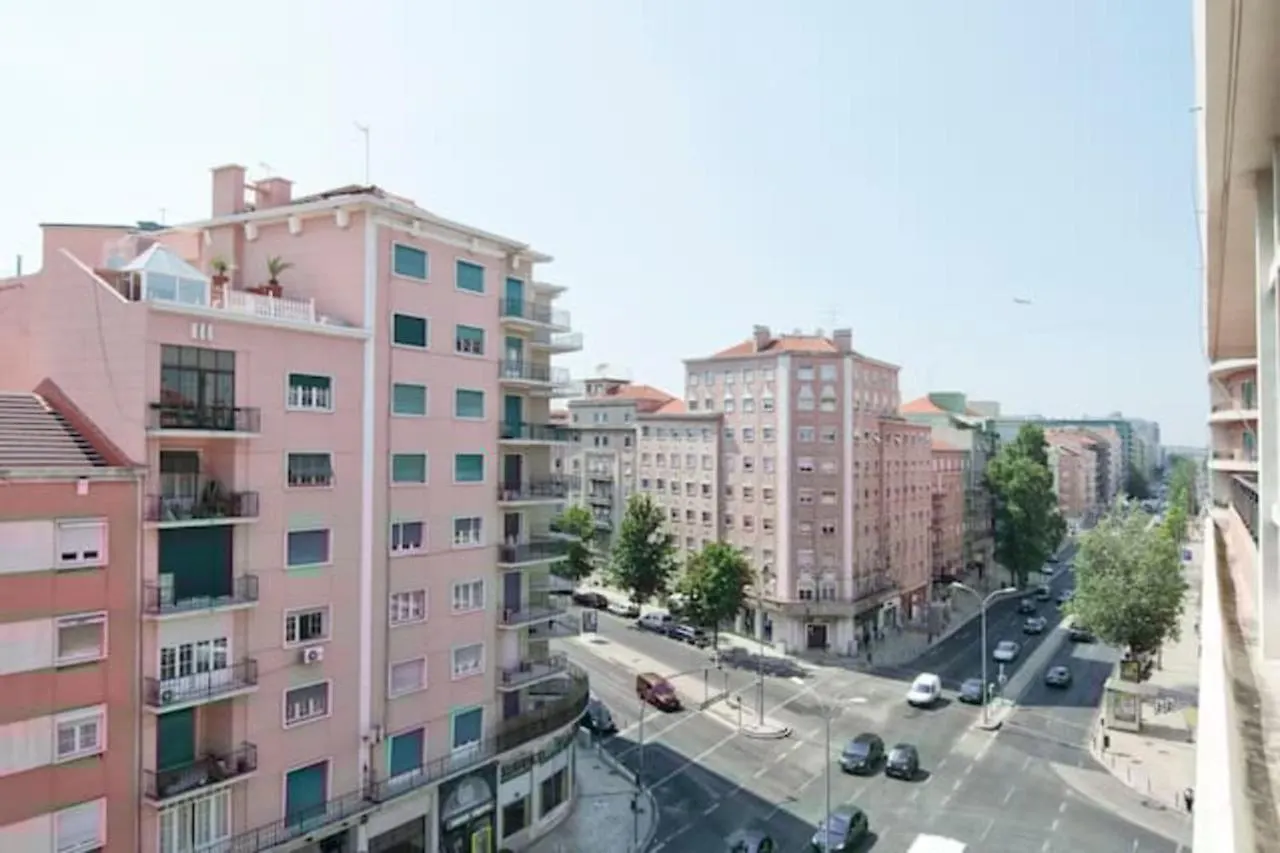 Rent4Rest Lisbon Family & Friends Apartment In Roma Avenue