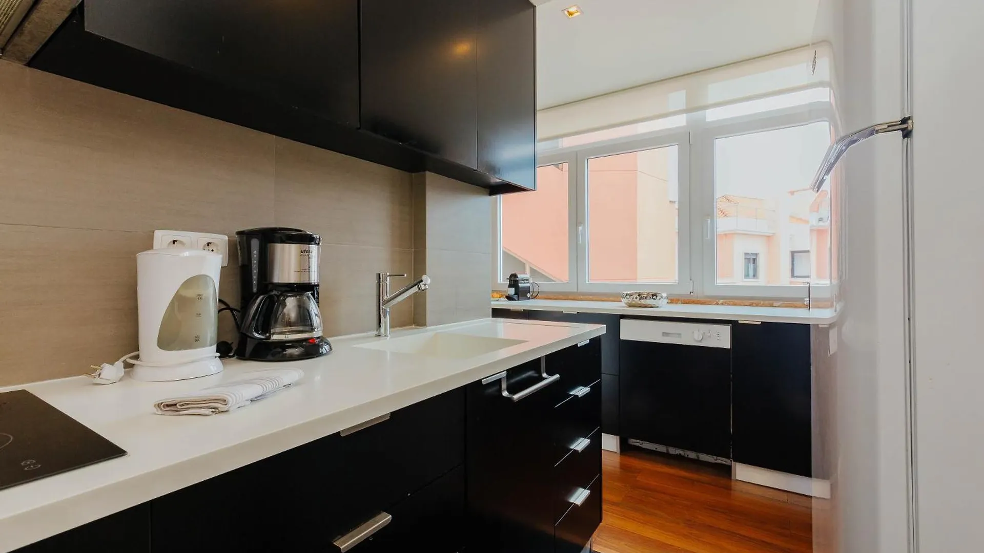 Rent4Rest Lisbon Family & Friends Apartment In Roma Avenue